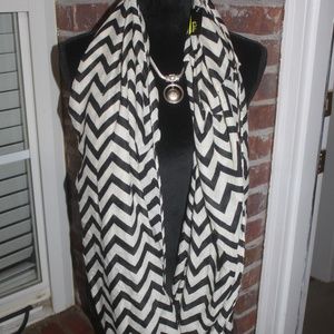 Rikka black and white chevon circular polyester scarf 32" X 70" New with tags…